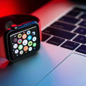Apple Watch Series 9 and Ultra 2 Owners Experience Screen Flicker Issues; Investigation On