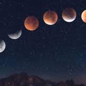 Lunar Eclipse 2023: Tips To Capture Chandra Grahan 2023 From Your Smartphone