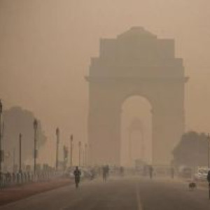 Delhi’s pollution crisis: Marginal dip in levels as haze persists, health concerns rise