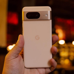 Google offers iPhone XR users $275 to switch to Pixel 8 alongside big discounts