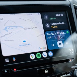 Android Auto 11.0 update changes status and app icons to match Samsung phones
