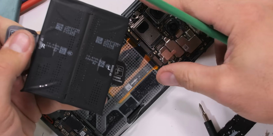 OnePlus 12 Appears In Teardown Video Revealing One Of The Best Dual-Chamber Cooling, Battery Setup