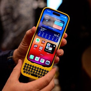 Hands on with Clicks Creator Keyboard case for iPhone