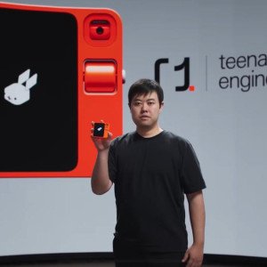 Cant Rabbit r1 eat your smartphone?