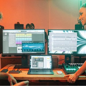 Hyper goes all out with new Thunderbolt 5, Qi2, & GaN accessories at CES 2024