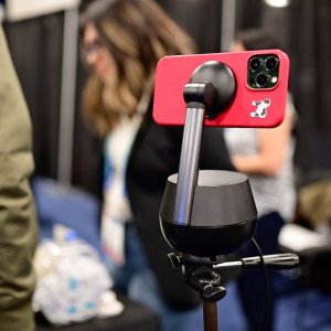 Hands on with Belkin's Auto-Tracking Stand Pro with DockKit