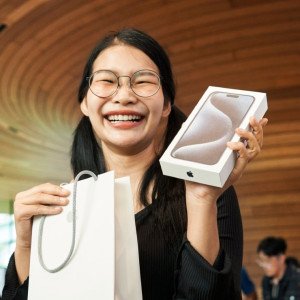 Apple Tops Samsung in Global Smartphone Shipments for First Time Since 2010: IDC