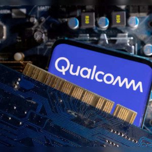 Qualcomm says Samsung, Google plan to use its new headset chip