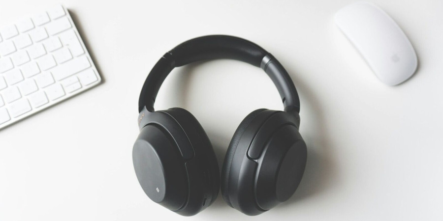 Explore Sony earphones and headphones for your perfect Valentine's gift