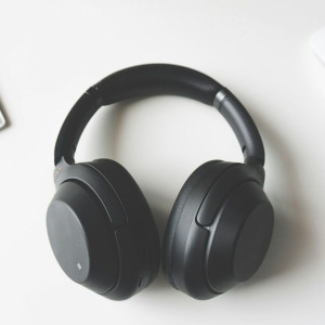 Explore Sony earphones and headphones for your perfect Valentine's gift