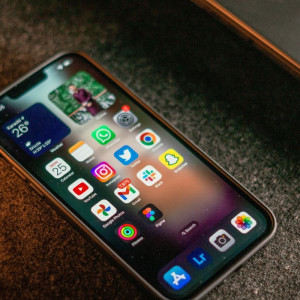 Apple Starts Testing Its ChatGPT-Like AI Tool ‘Ask’ With Support Staff: What We Know