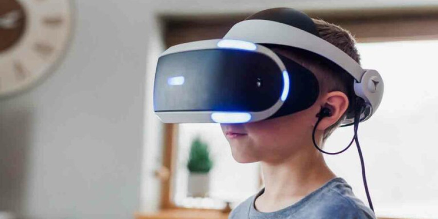 Tackling phobias to anxiety: Experts reveal 5 health benefits of VR headsets